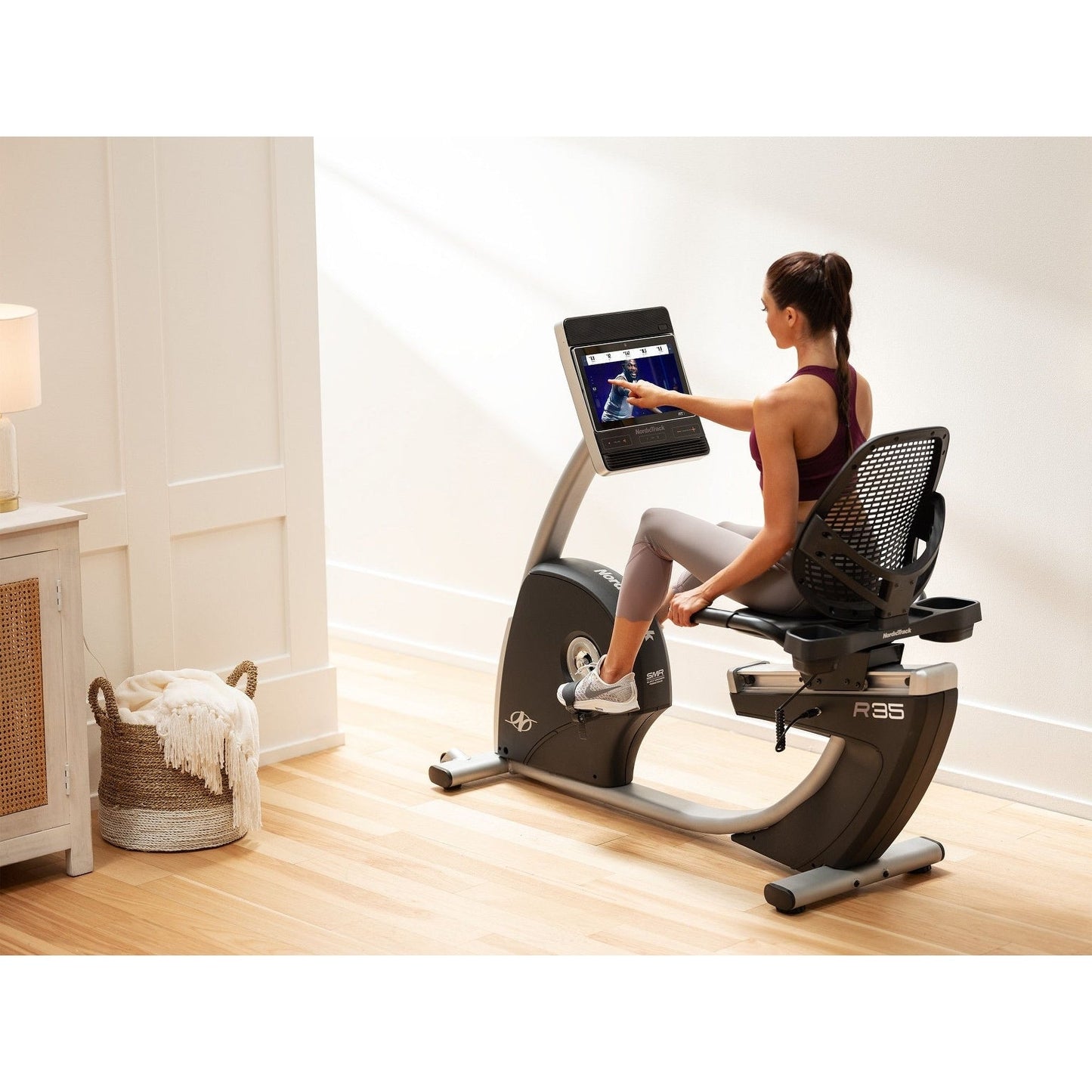 NordicTrack Commercial Series R35 ; vélo d'exercice allongé compatible iFIT avec écran tactile 14 pouces