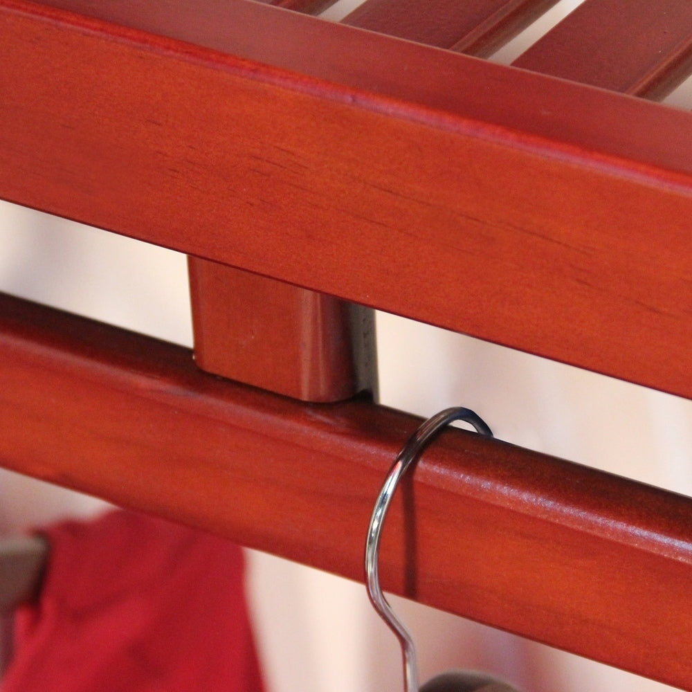 Système de placard intégré Simplicity en bois massif John Louis Home en acajou rouge