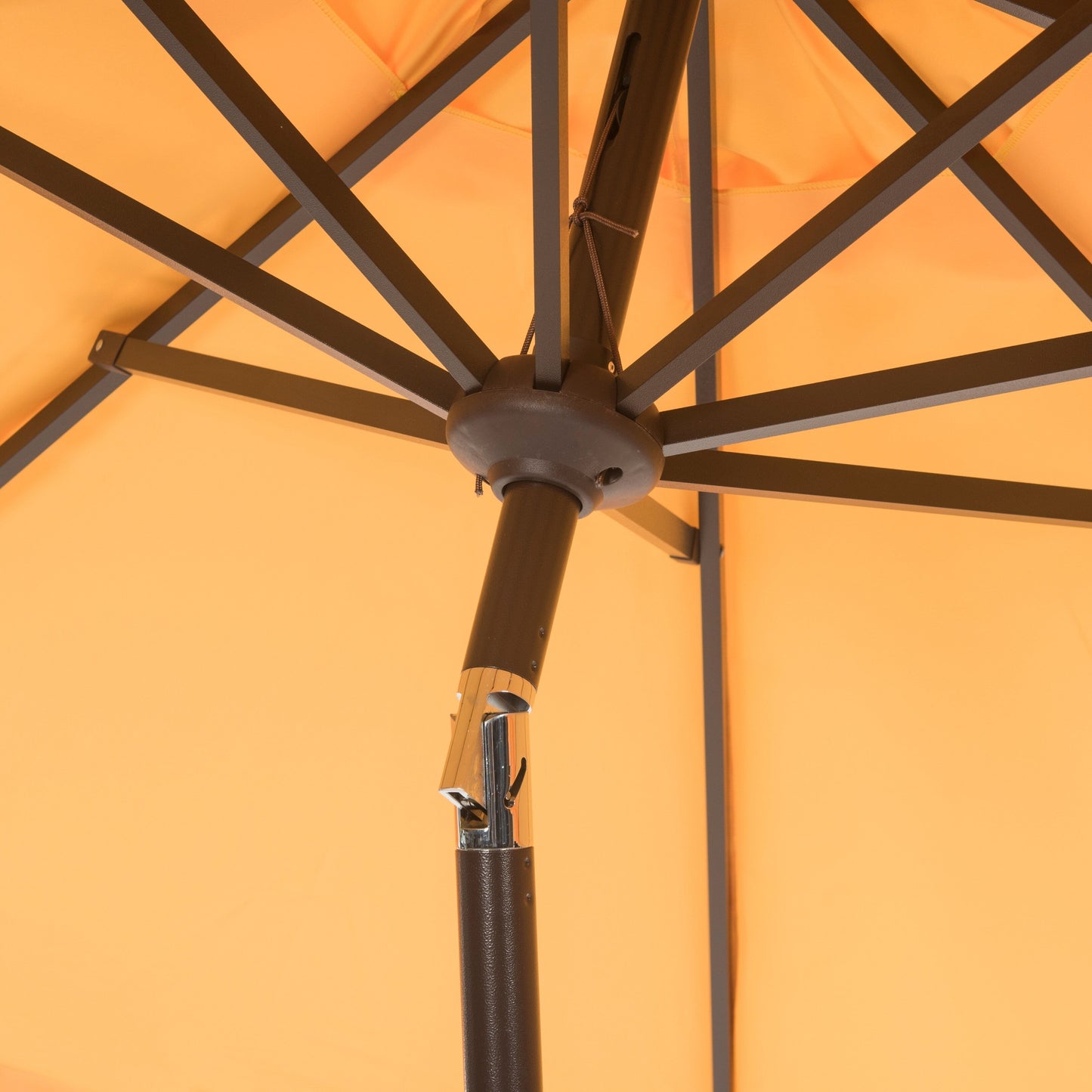 Parasol élégant SAFAVIEH Gebbine de 9 pieds