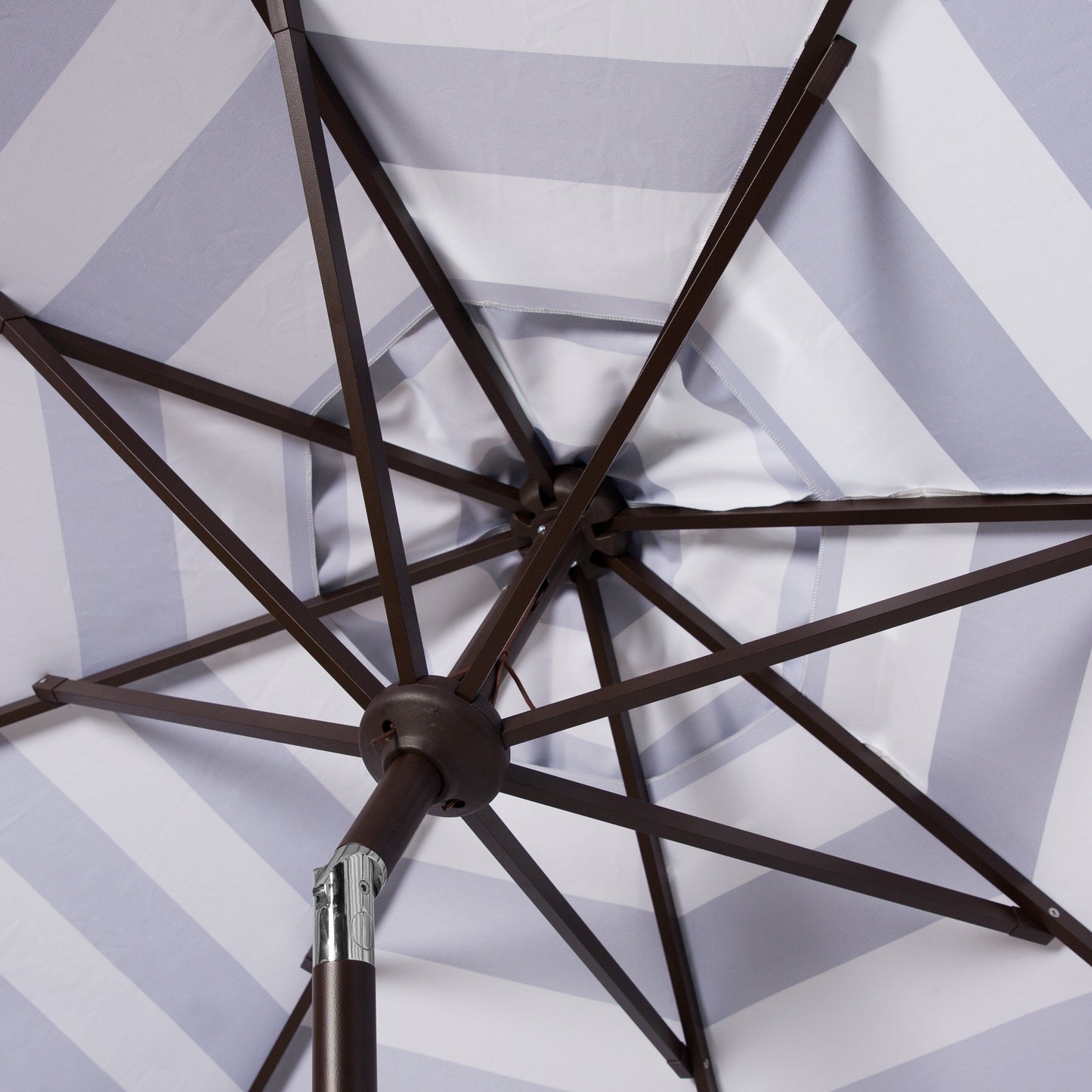 Parapluie à manivelle rayé SAFAVIEH Nargiz de 2,7 m, à motif festonné